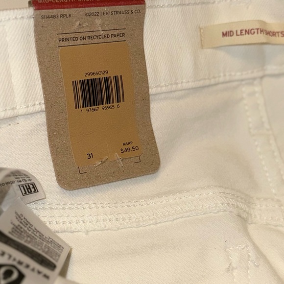 Levi's White Jean Shorts with Raw Hem and Mid-Thigh Length - Picture 6 of 8
